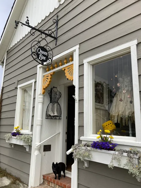 Queen Bee Mendocino