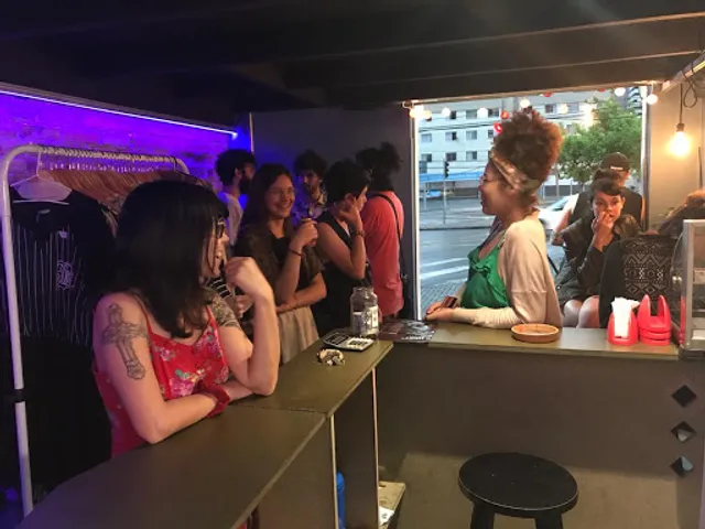 Yada Yada Yada - Lanches, Bar e Entretenimento