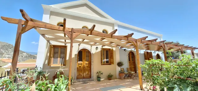 To Pefko - Mezzanines -