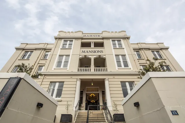 Majestic Mansions - St Clair Apartments