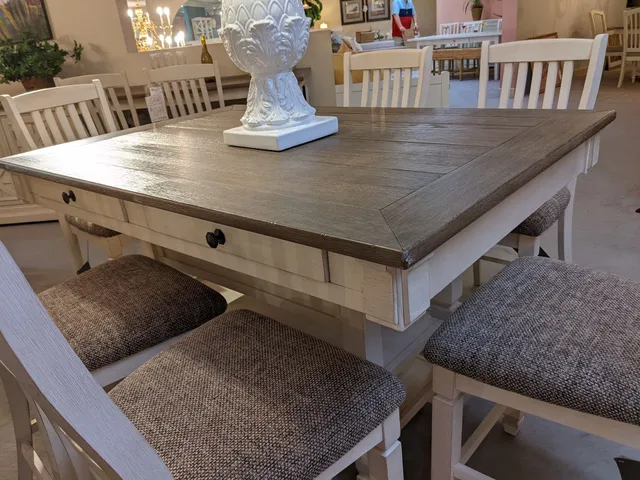 Claussen's Furniture