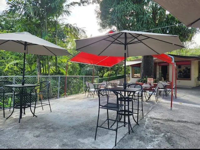 El Refugio Bar and Restaurant