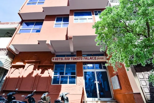 SPOT ON Hotel Red Tomato