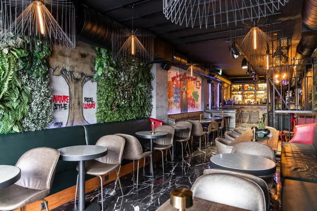 DEUCES - unique shisha experience.