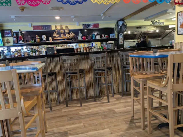 Tres Amigos Bar & Grill