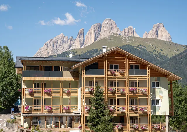 Albergo Garnì Edy, B&B e ristorante pizzeria. Alba di Canazei, Val di Fassa