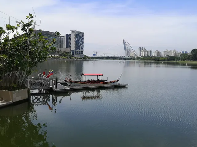 Putrajaya Lake