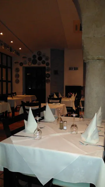 The Twin Arches Bar & Restaurant