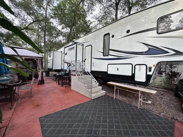 Lake Kerr Rentals at Salt Springs Resort