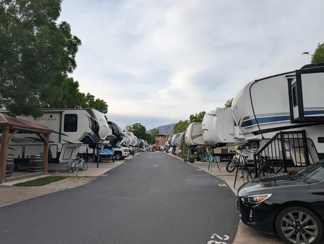 Walton's Lakefront Resort