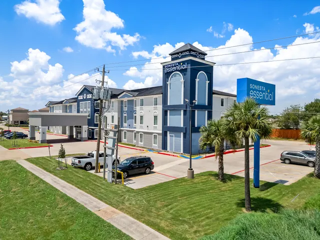 Sonesta Essential La Porte