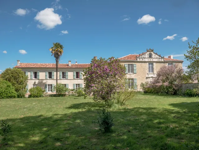 Logis de l'Épinière : Gîte de Charme de qualité - Piscine Cheminée
