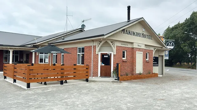 Makikihi Country Hotel