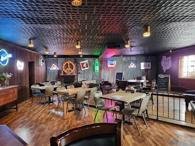 I & I State Line Tavern