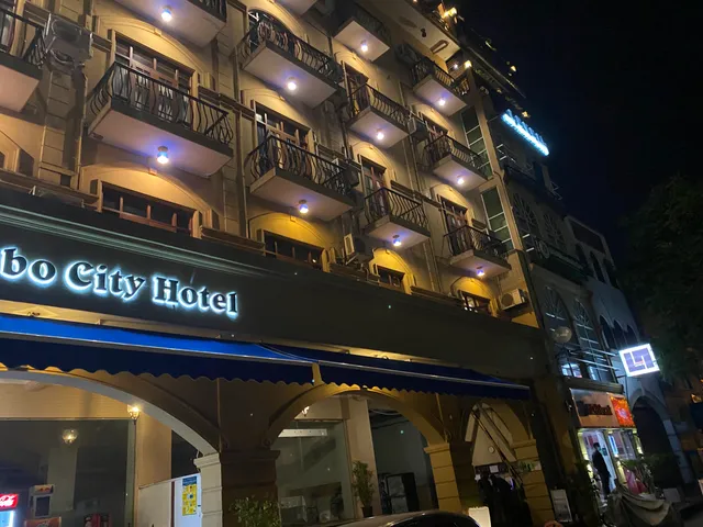 Level 4 Rooftop Bar & Restaurant