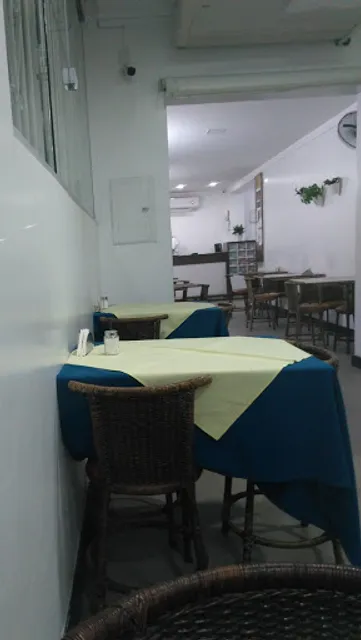 Garagem Doceria e Comida a Peso