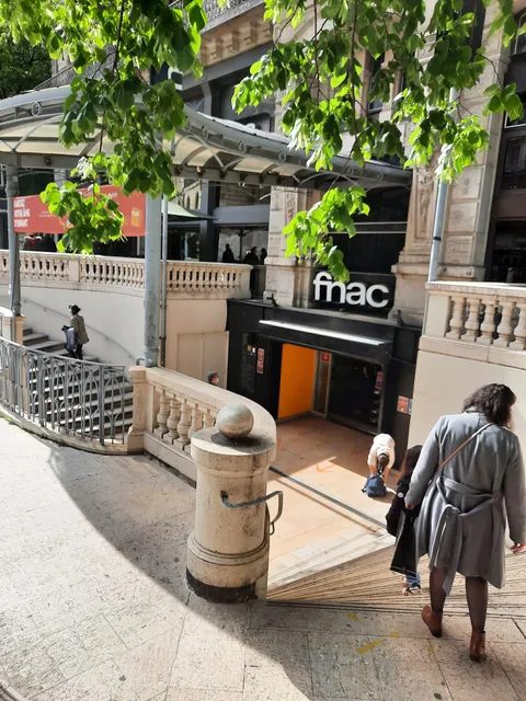 FNAC Grenoble - Victor Hugo