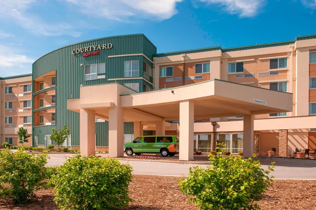Courtyard by Marriott Milwaukee Airport