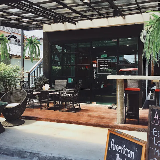 Twentytwo House & Cafe