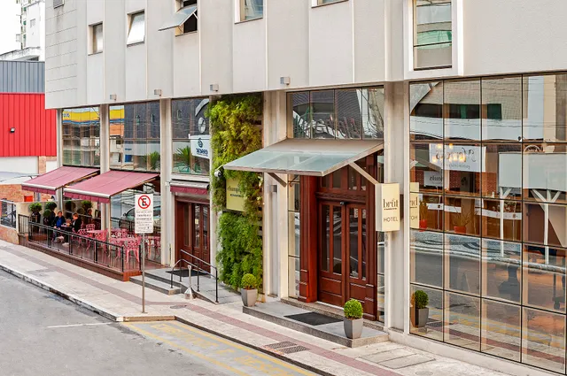 Hotel Brut by Slaviero Hotéis