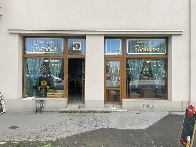 Vináreň a kaviareň na Dlani - Urban