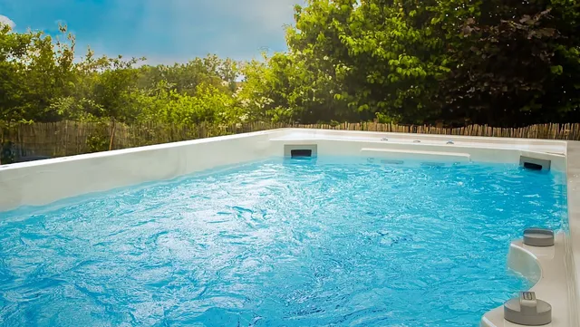 Le Haut Lieu, gîte aux touches rétro, pour 6 personnes, spa de nage, 3 chambres, 2 salles de bain.
