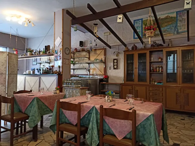 DIETRO L'ANGOLO TRATTORIA PIZZERIA