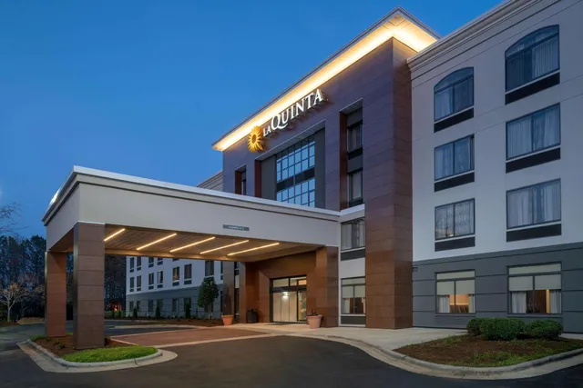 La Quinta Inn & Suites by Wyndham Raleigh Downtown North