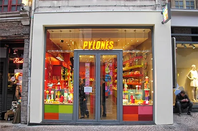 PYLONES