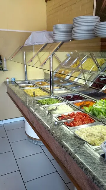 Restaurante e buffet Quero-Quero aberto de segunda a domingo.
