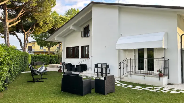 La Casa Bianca Rooms & Lounge