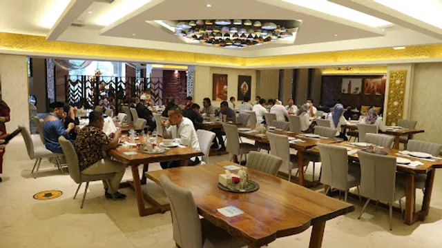 Al Jazeerah Lounge Cikini, مطعم الجزيرة لاونج جاكرتا