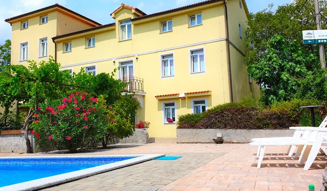 GuestHouse Host (Šmrika)