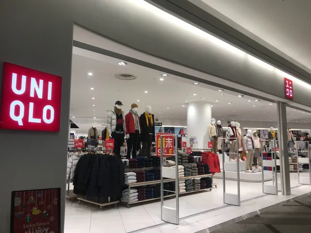 UNIQLO Aeon Lake Town Kaze Store
