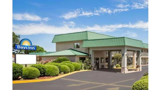 Days Inn by Wyndham Blakely