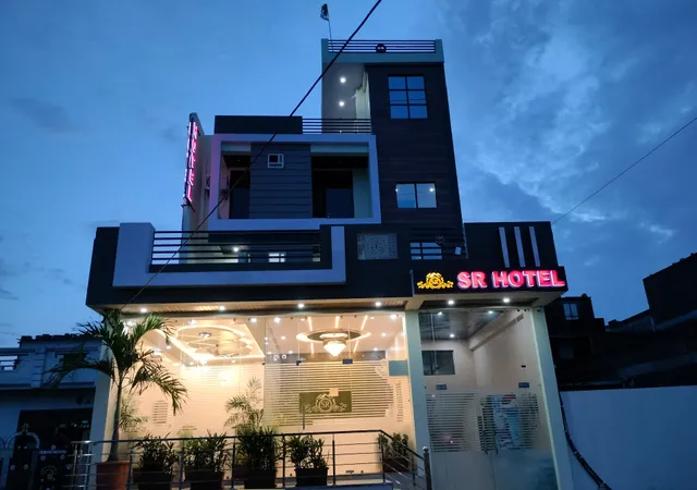SR Hotel