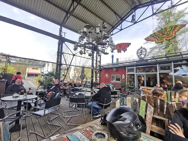 Elmores Biergarten & Lounge