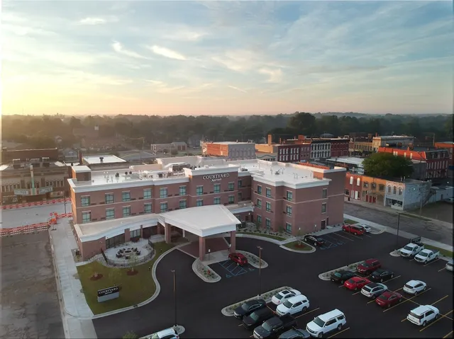 Courtyard by Marriott Albion