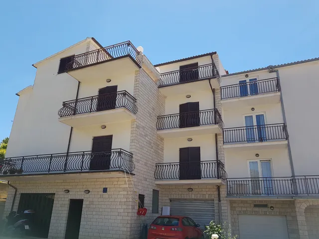 Apartments Mandarić