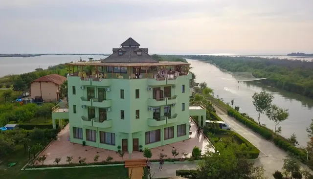 PARADISE Laguna Vain