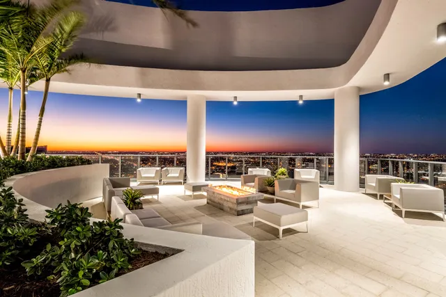 Icon Las Olas Luxury Apartments