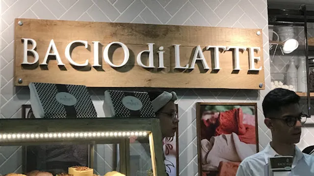 Bacio di Latte - Shopping Light