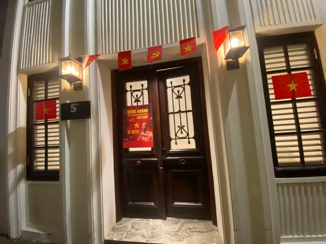 Home by La Sinfonía Vietnam - Tong Dan