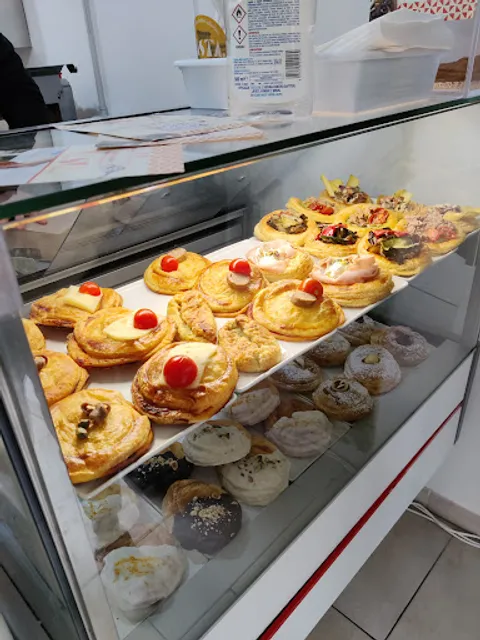 TASTA la pizzetta sfoglia cagliaritana