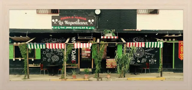 Pizzeria y Alitas La Napolitana