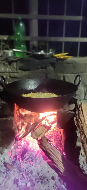 Aunty's Pakora with Green Chutney