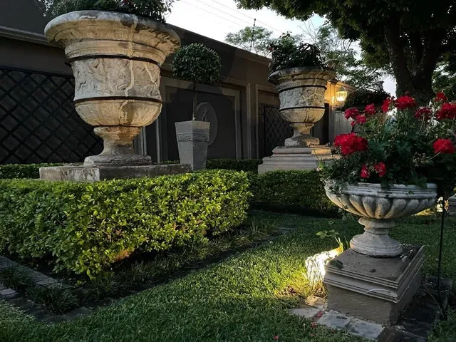 At Kloof Accommodation ( your closest accomodation to the Mediclinic Kloof Hospital) Rooms from R550