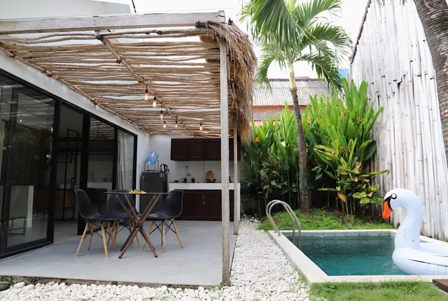 Airbnb Bungalow Villa with Private Pool near Canggu