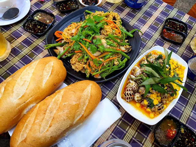 Vinh Khanh Food Street