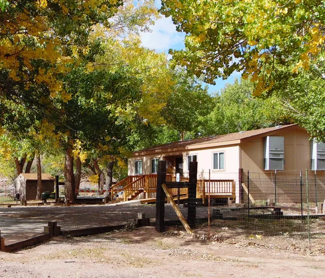 Tséyi' Diné Heritage Area - Cottonwood Campground at Canyon De Chelly